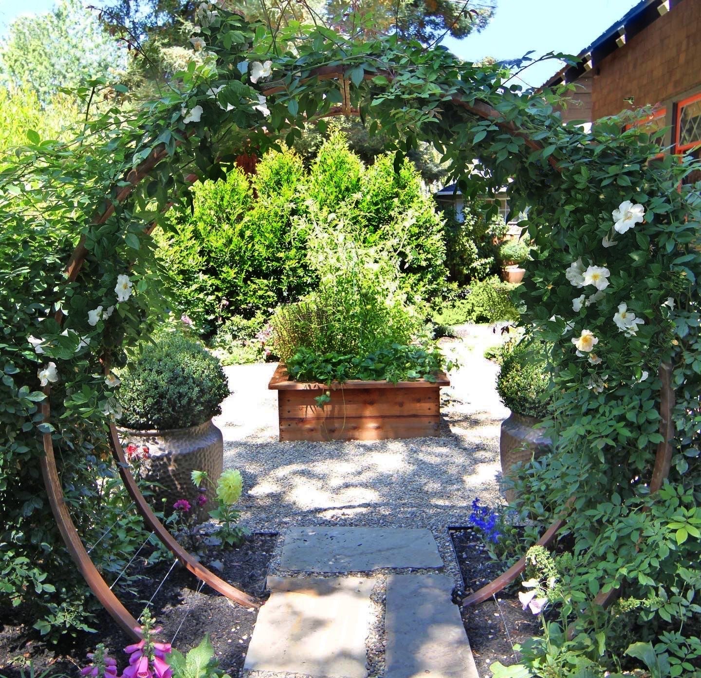 Modern Circle Arbor