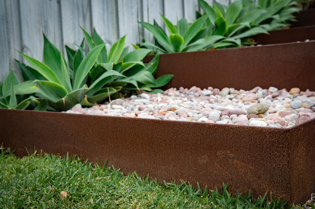 Straightcurve rigid weathering steel edging, raised garden beds and retaining solutions - Henderson Garden Supply