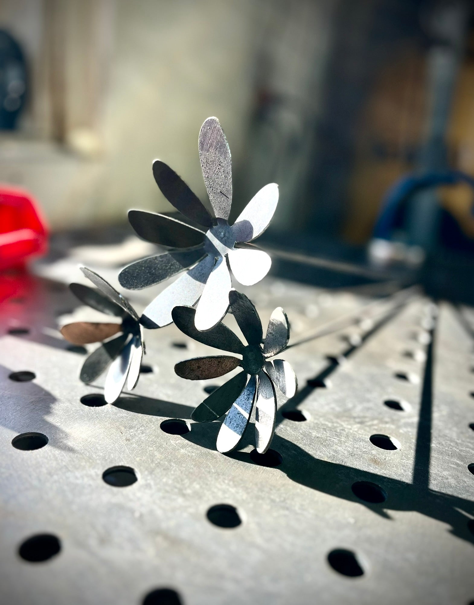 3-Pack Metal Daisy Flowers