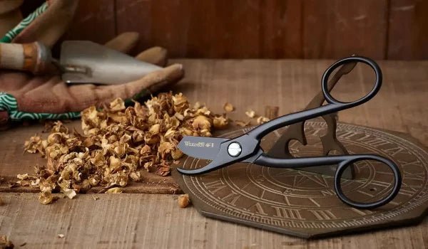 Unique British Black Garden Pruners - Thumbnail 4